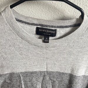 Banana Republic Light Gray Crewneck Sweater